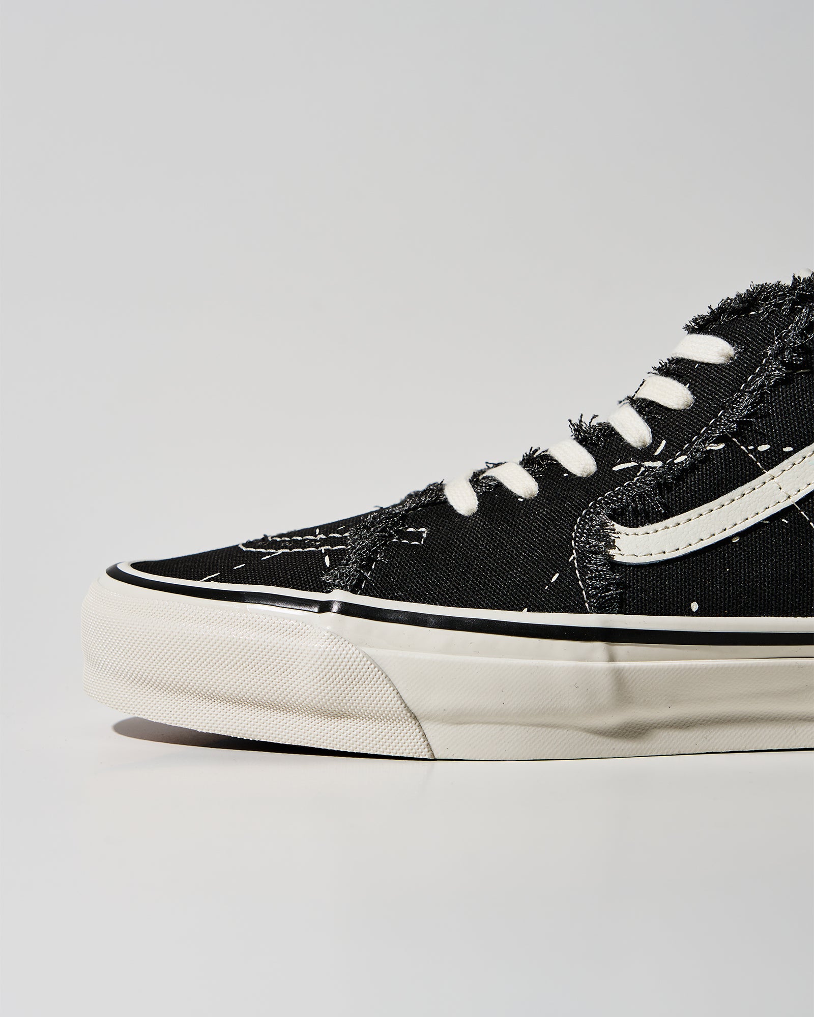 LX SK8 MID FRAYED (INVINCIBLE EXCLUSIVE)